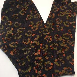 LuLaRoe OS leggings.